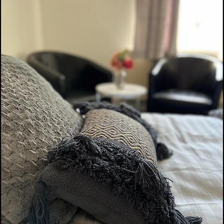 The Belle Vue Through The Looking Glass Hotell Tredegar Eksteriør bilde